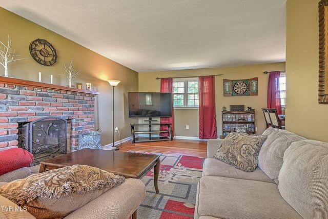 733 Navaho Trail, Bristol, VA 24201
