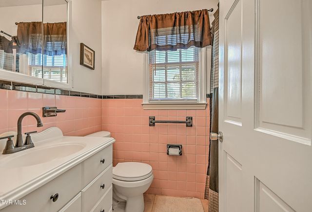 733 Navaho Trail, Bristol, VA 24201