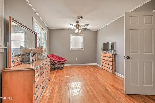 733 Navaho Trail, Bristol, VA 24201