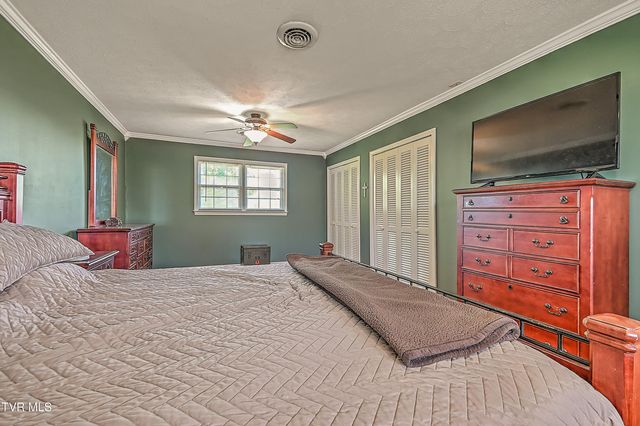 733 Navaho Trail, Bristol, VA 24201