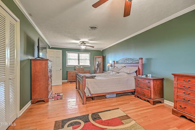 733 Navaho Trail, Bristol, VA 24201
