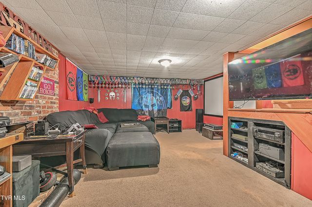 733 Navaho Trail, Bristol, VA 24201