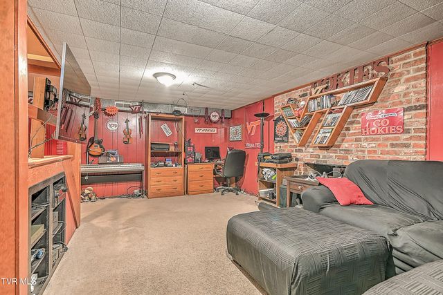 733 Navaho Trail, Bristol, VA 24201