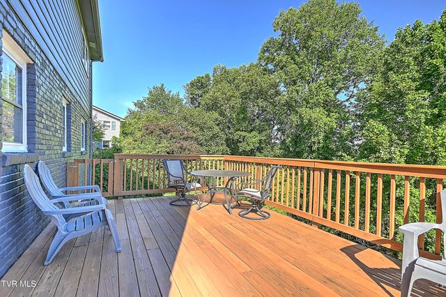 733 Navaho Trail, Bristol, VA 24201