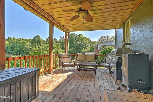 733 Navaho Trail, Bristol, VA 24201