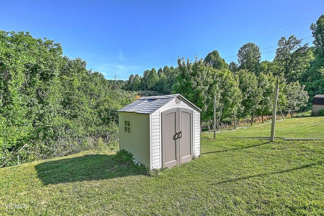 733 Navaho Trail, Bristol, VA 24201