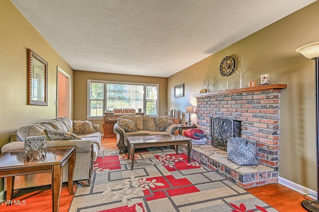 733 Navaho Trail, Bristol, VA 24201