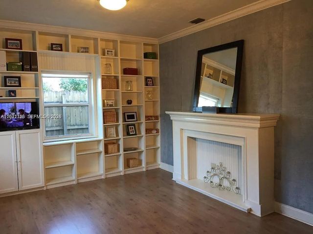 2148 NE 182nd St, North Miami Beach, FL 33162