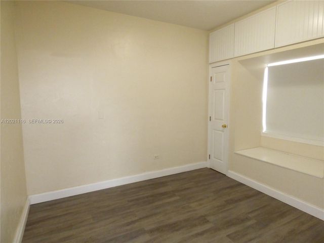 2148 NE 182nd St, North Miami Beach, FL 33162