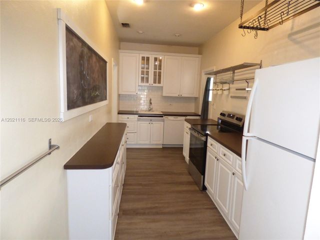 2148 NE 182nd St, North Miami Beach, FL 33162