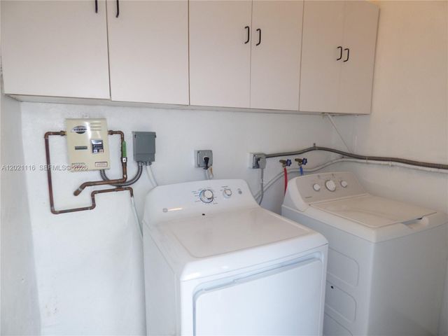 2148 NE 182nd St, North Miami Beach, FL 33162