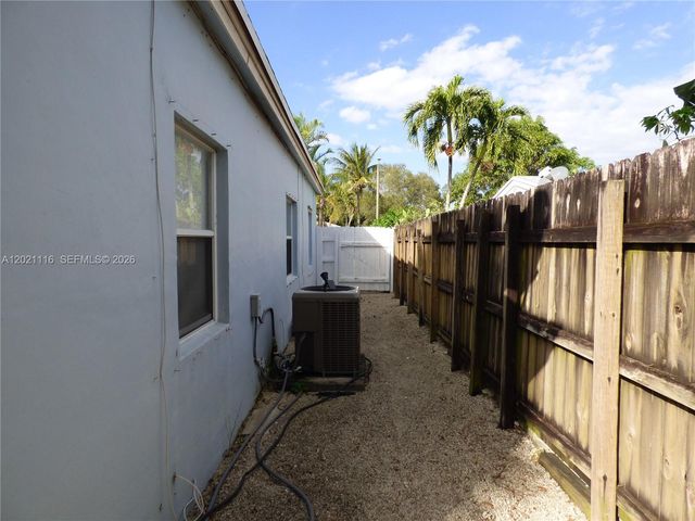 2148 NE 182nd St, North Miami Beach, FL 33162
