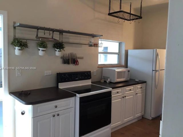 2148 NE 182nd St, North Miami Beach, FL 33162
