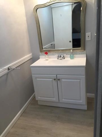 2148 NE 182nd St, North Miami Beach, FL 33162