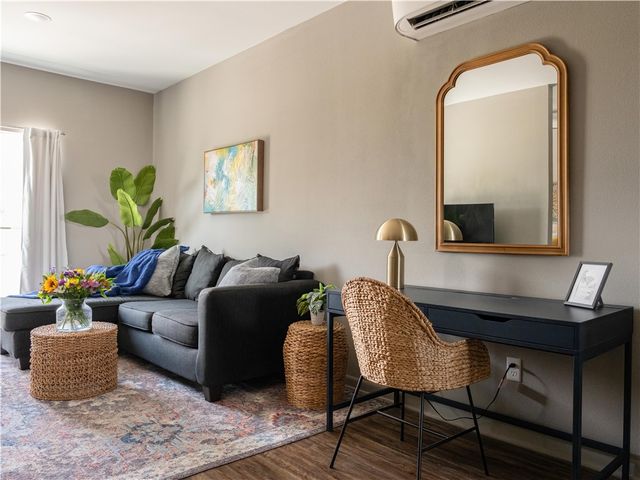 101 West 33rd Street 103, Bryan, TX 77803