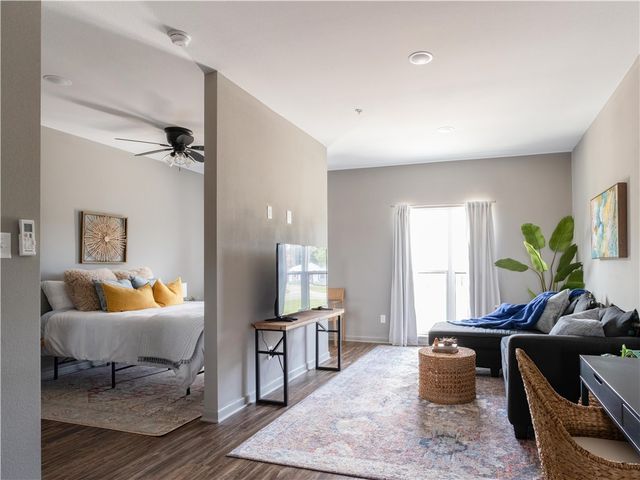 101 West 33rd Street 103, Bryan, TX 77803