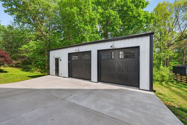 2150 Sunset Dr, White Bluff, TN 37187
