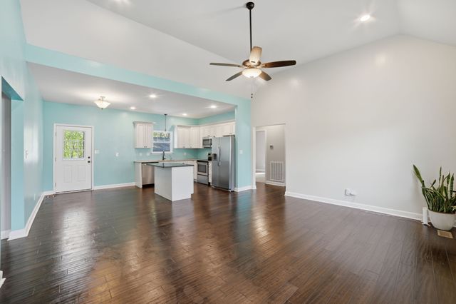 2150 Sunset Dr, White Bluff, TN 37187