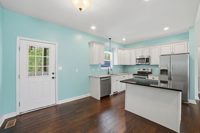 2150 Sunset Dr, White Bluff, TN 37187