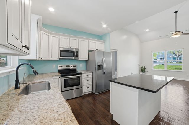 2150 Sunset Dr, White Bluff, TN 37187