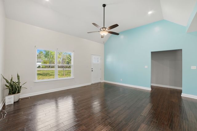 2150 Sunset Dr, White Bluff, TN 37187