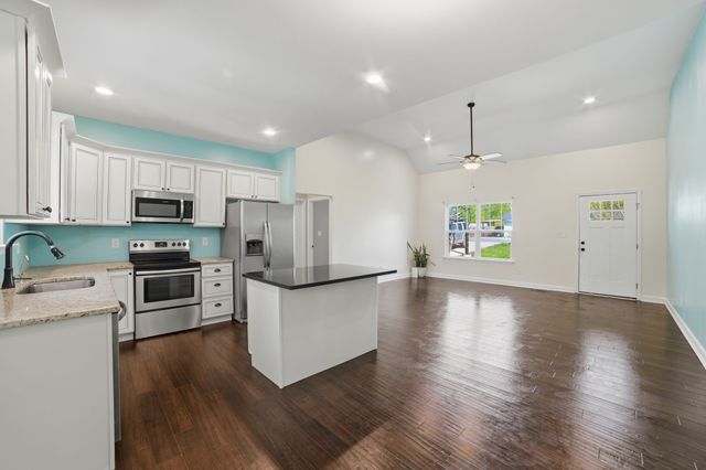 2150 Sunset Dr, White Bluff, TN 37187