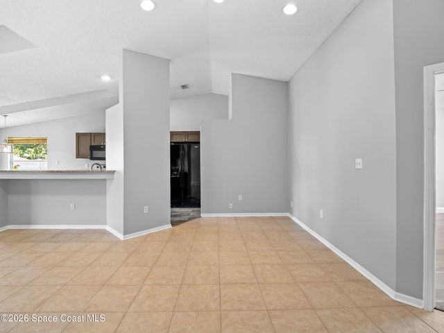648 Munich Street NW, Palm Bay, FL 32907