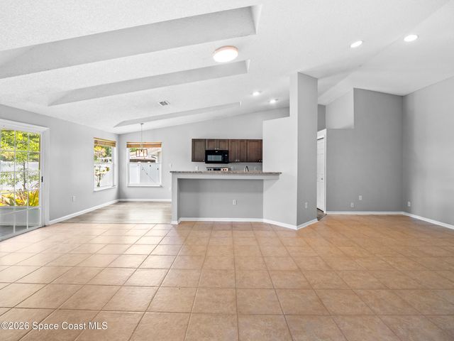 648 Munich Street NW, Palm Bay, FL 32907