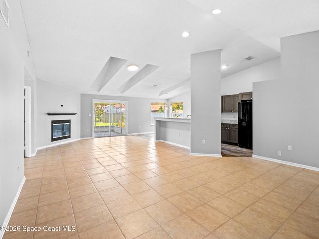 648 Munich Street NW, Palm Bay, FL 32907