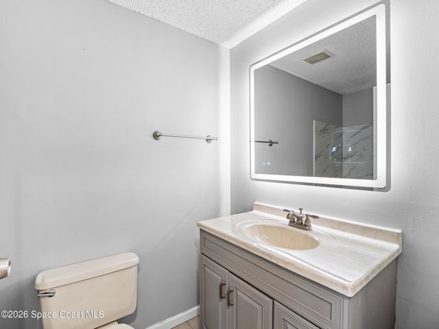 648 Munich Street NW, Palm Bay, FL 32907