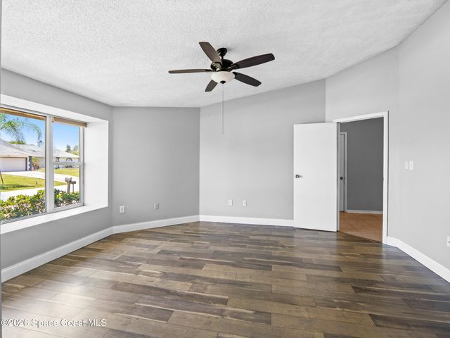 648 Munich Street NW, Palm Bay, FL 32907
