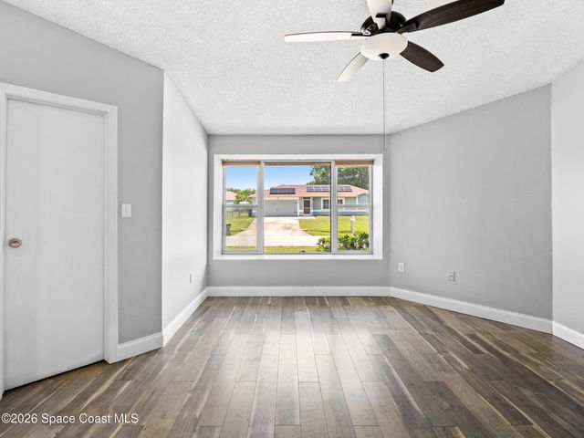 648 Munich Street NW, Palm Bay, FL 32907