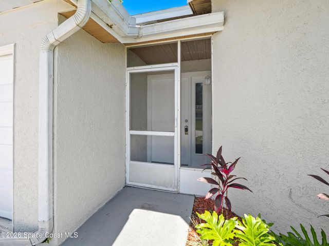 648 Munich Street NW, Palm Bay, FL 32907
