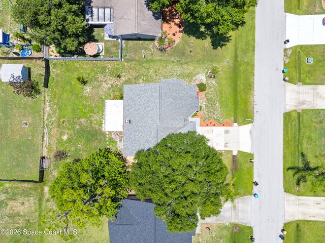 648 Munich Street NW, Palm Bay, FL 32907