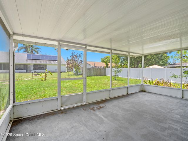 648 Munich Street NW, Palm Bay, FL 32907
