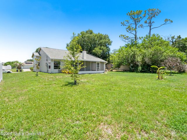 648 Munich Street NW, Palm Bay, FL 32907