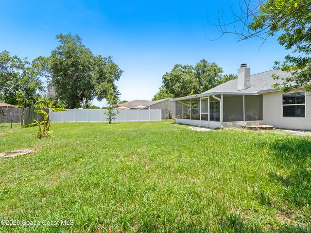648 Munich Street NW, Palm Bay, FL 32907