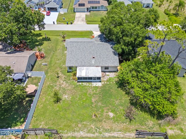 648 Munich Street NW, Palm Bay, FL 32907