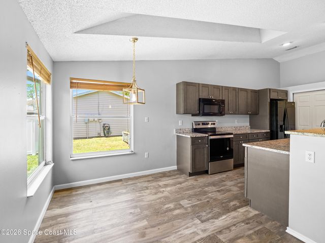 648 Munich Street NW, Palm Bay, FL 32907