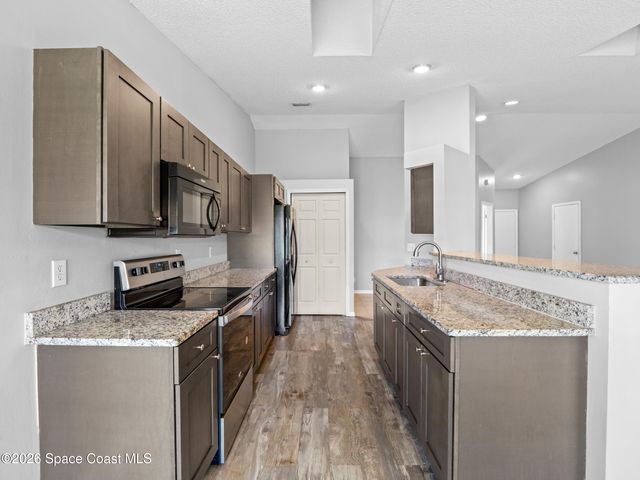 648 Munich Street NW, Palm Bay, FL 32907