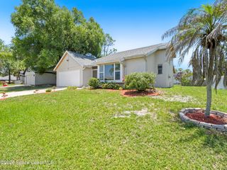 648 Munich Street NW, Palm Bay, FL 32907