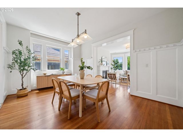 2475 Nw NORTHRUP St, Portland, OR 97210