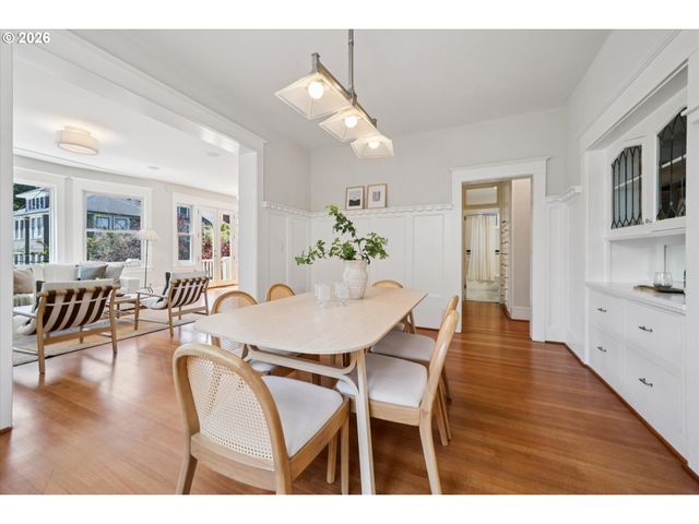 2475 Nw NORTHRUP St, Portland, OR 97210