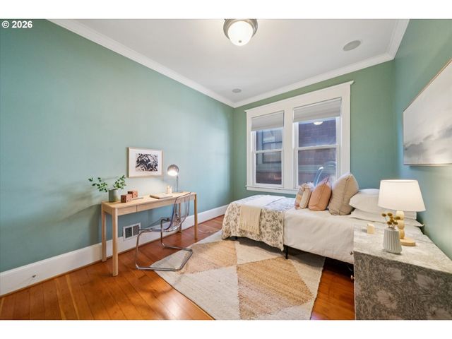 2475 Nw NORTHRUP St, Portland, OR 97210
