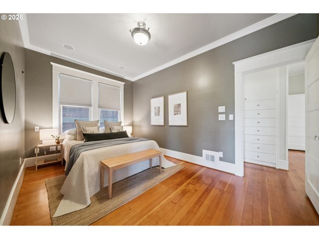 2475 Nw NORTHRUP St, Portland, OR 97210