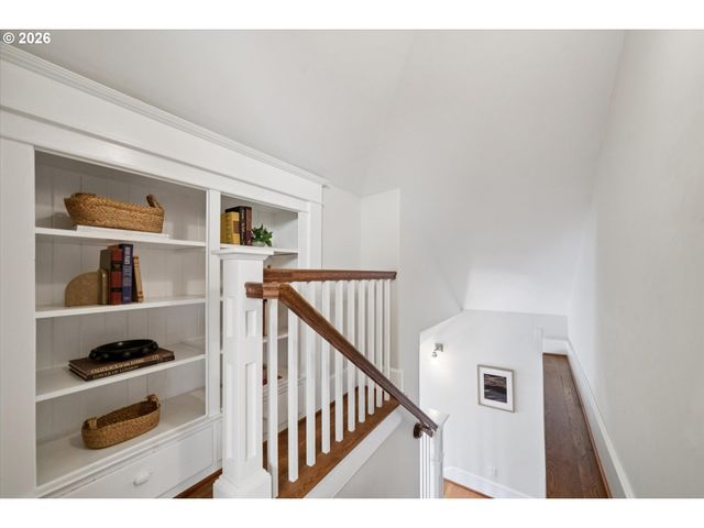 2475 Nw NORTHRUP St, Portland, OR 97210