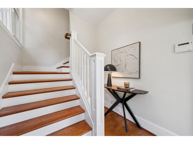2475 Nw NORTHRUP St, Portland, OR 97210