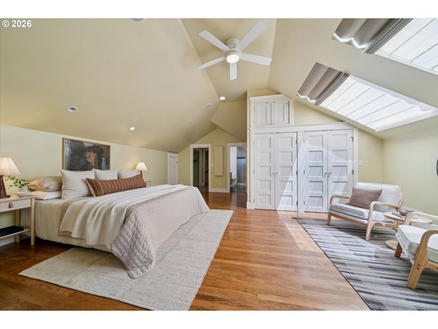 2475 Nw NORTHRUP St, Portland, OR 97210
