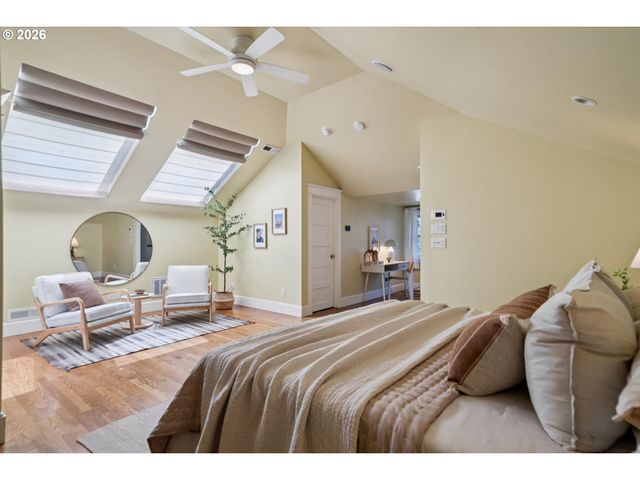 2475 Nw NORTHRUP St, Portland, OR 97210