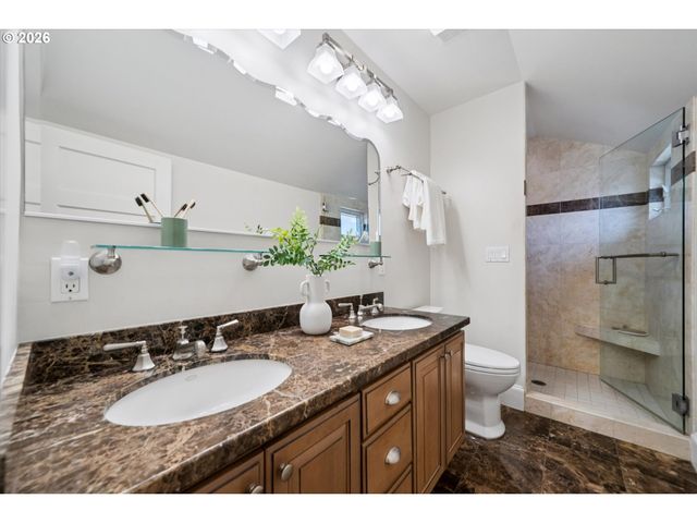 2475 Nw NORTHRUP St, Portland, OR 97210